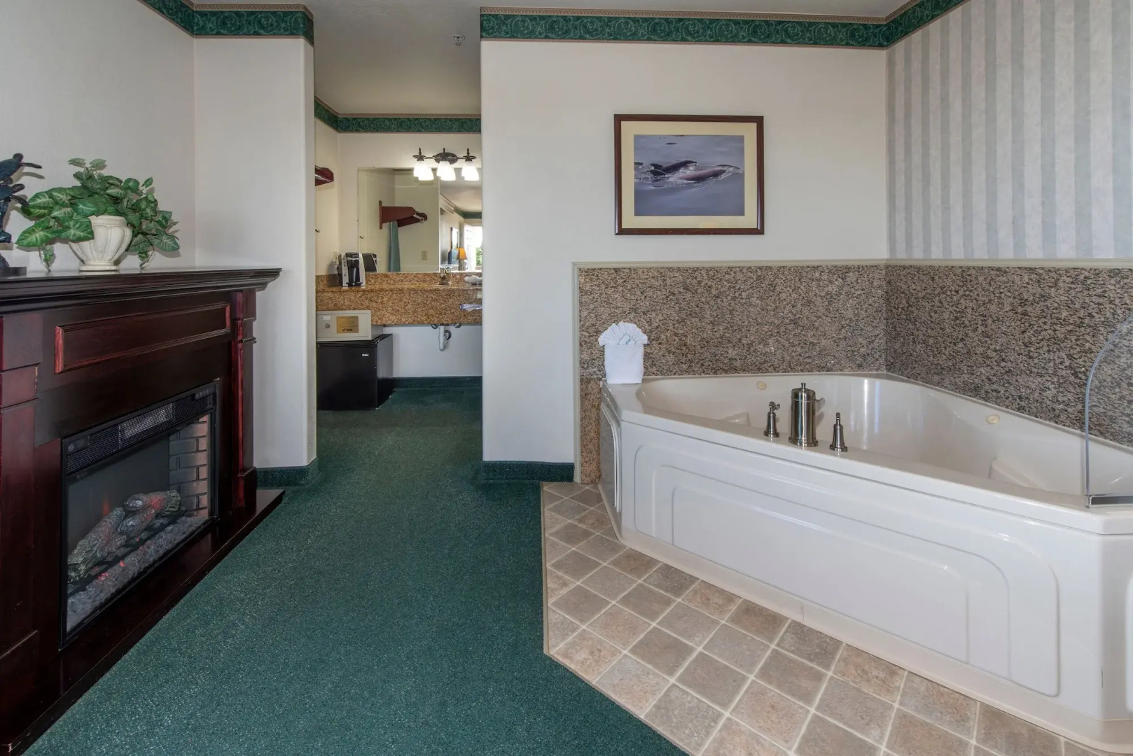 Emerald Dolphin Inn & Mini Golf