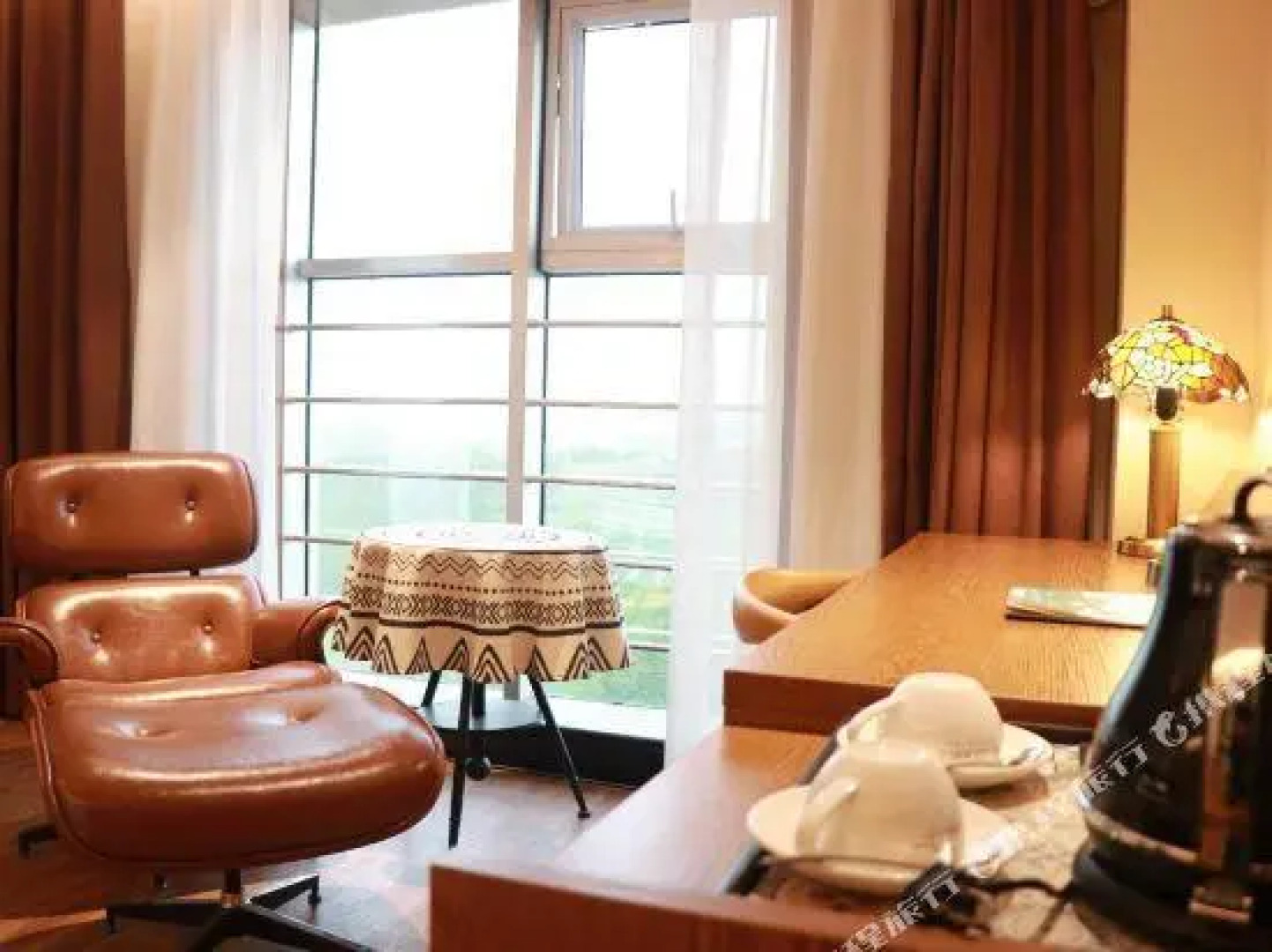 James Joyce Coffetel Xinyang Xixian Longhu Huayi