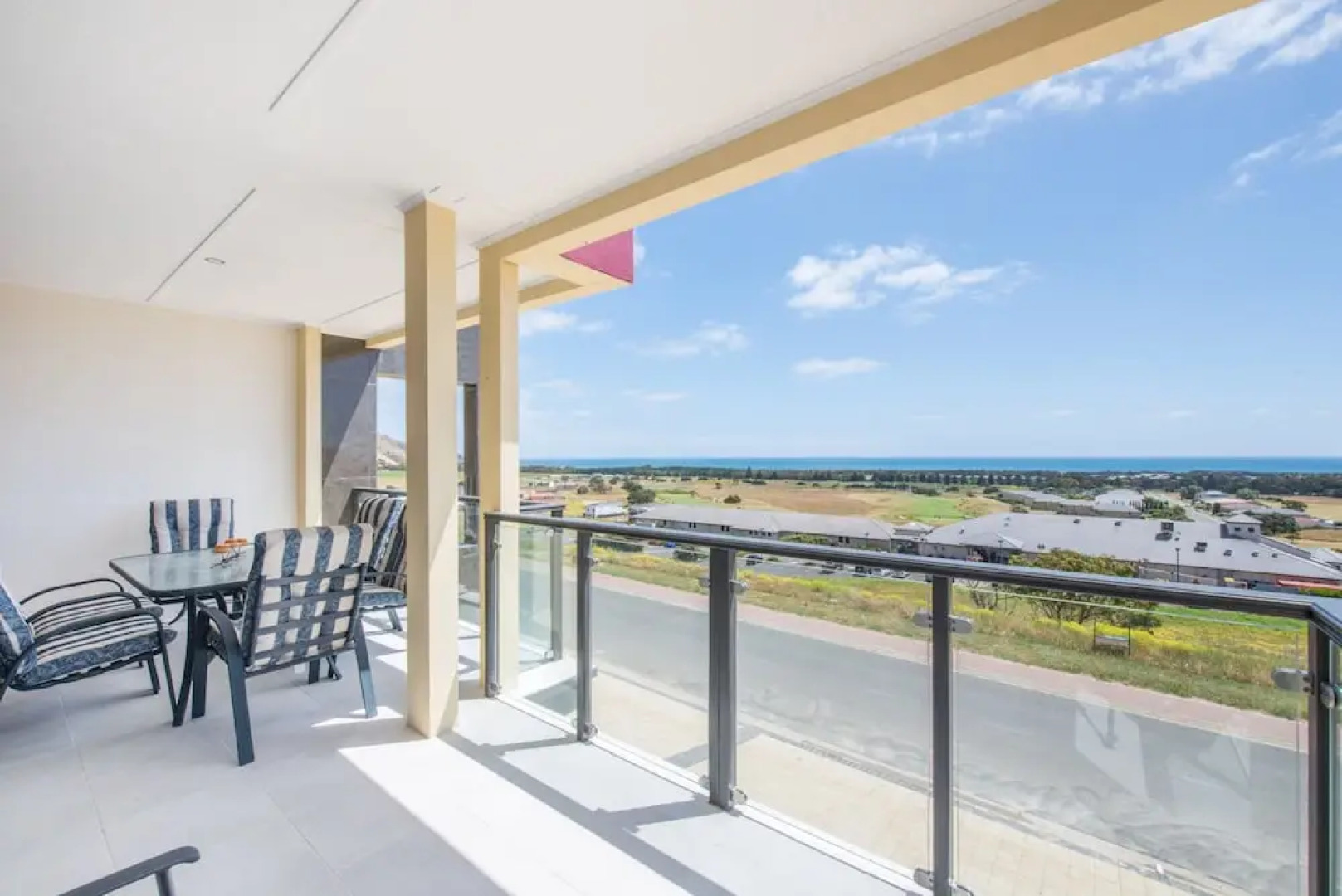 The Oasis - 6 Turnberry Drive, Links Lady Bay