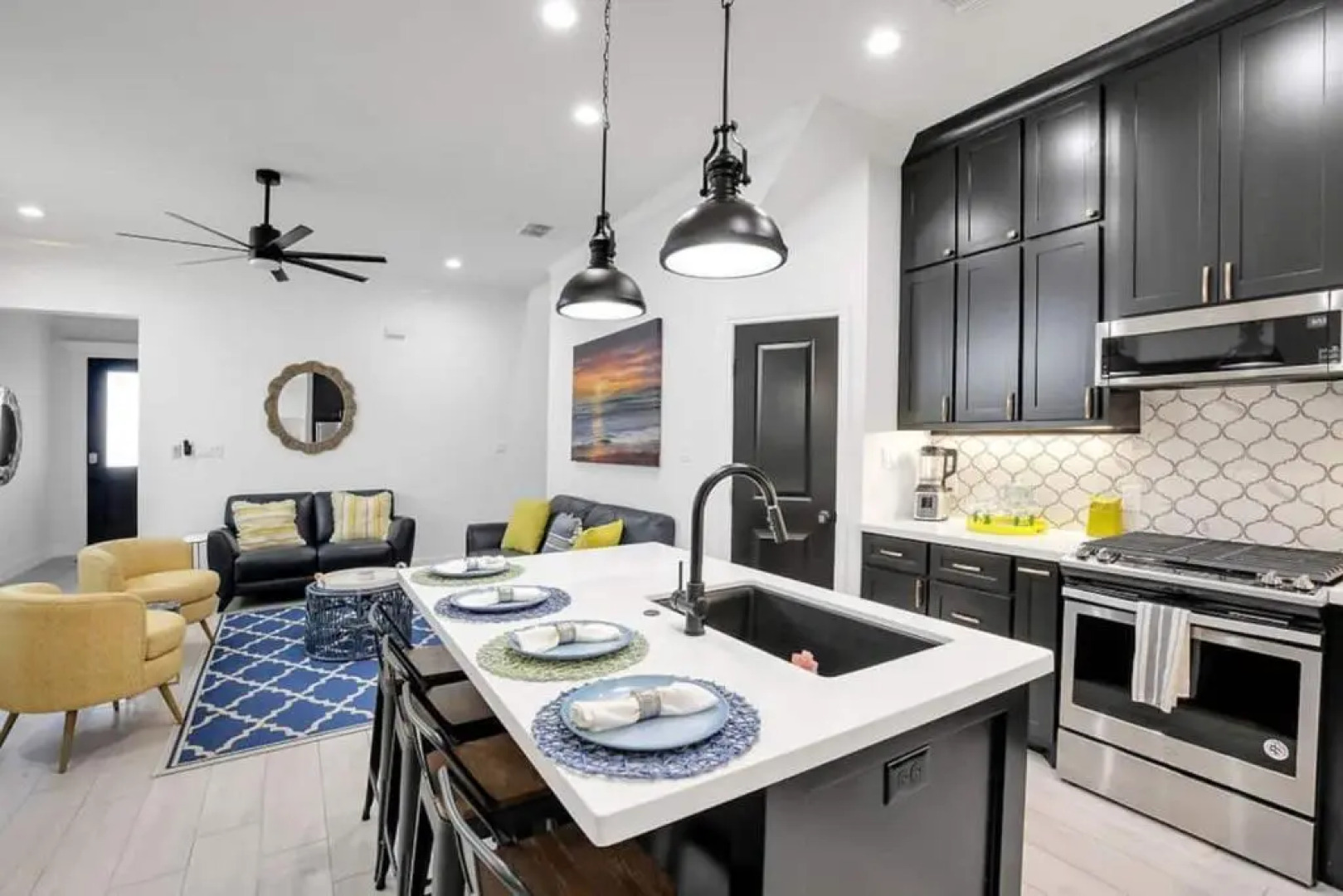 Luxurious Family-friendly Oasis with Laguna Views