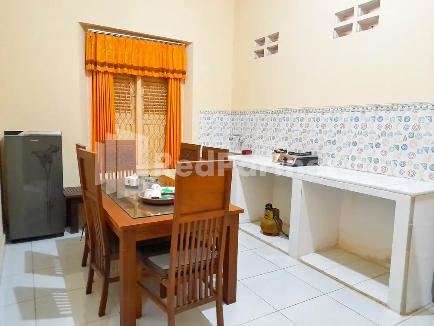 LH101 Guest House Syariah near Makam Sunan Bonang RedPartner