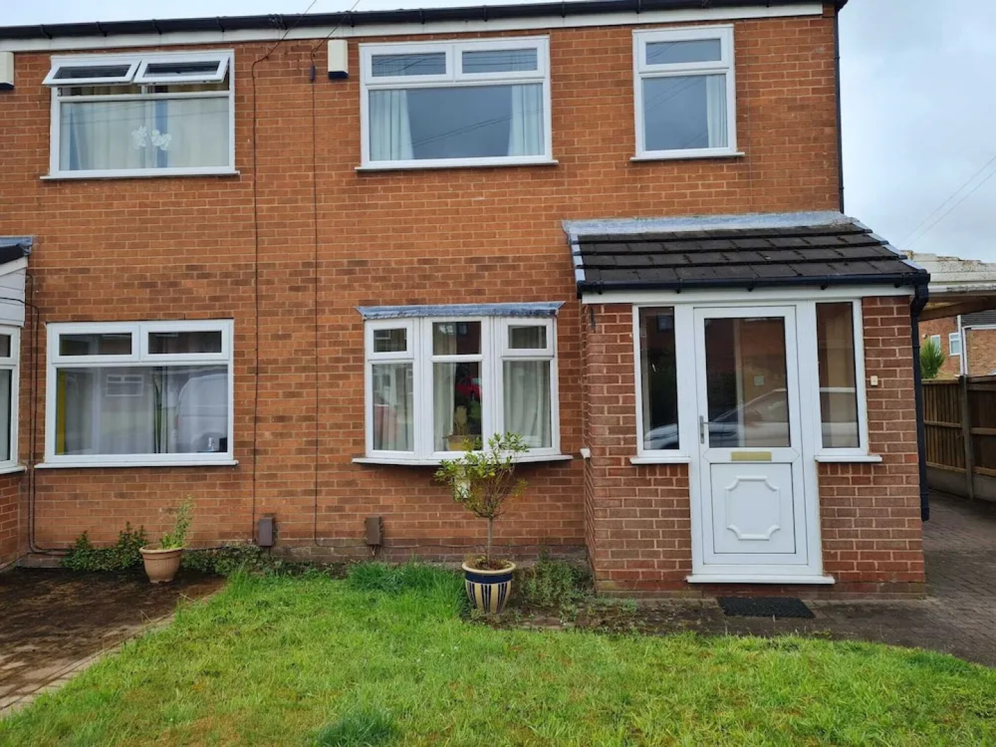 Immaculate 3-bed House With Free Parking in Bolton