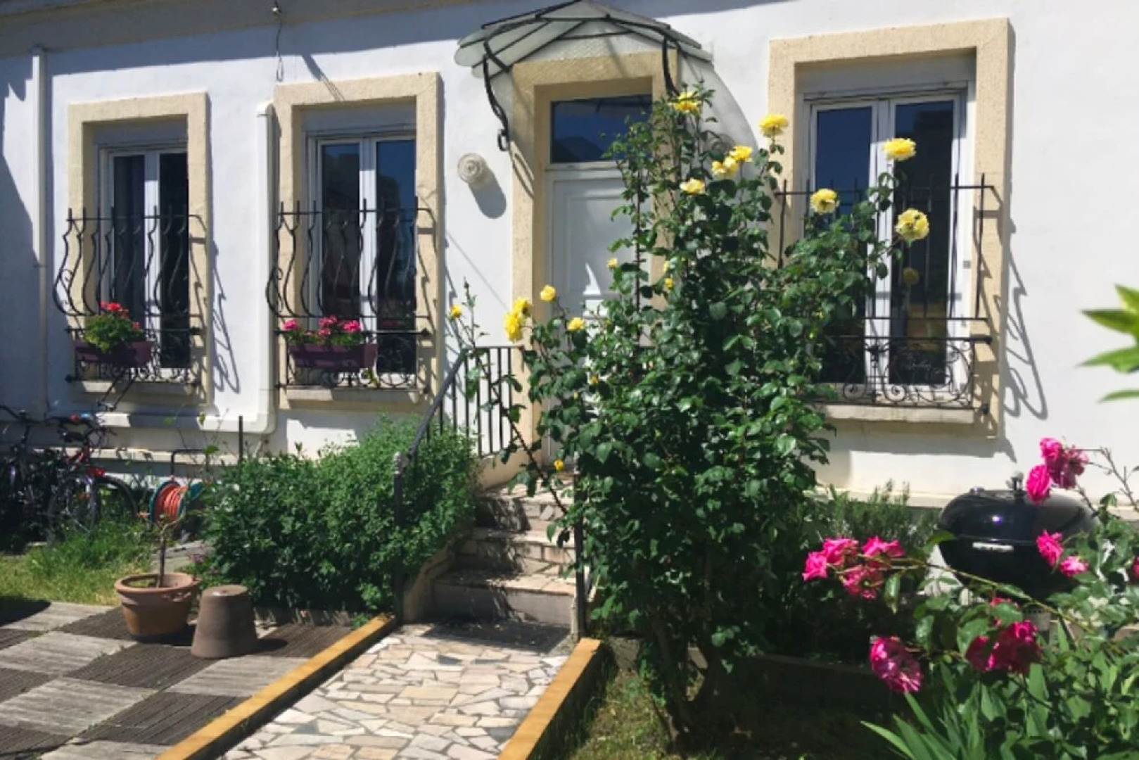 Nice house with garden to visit Paris