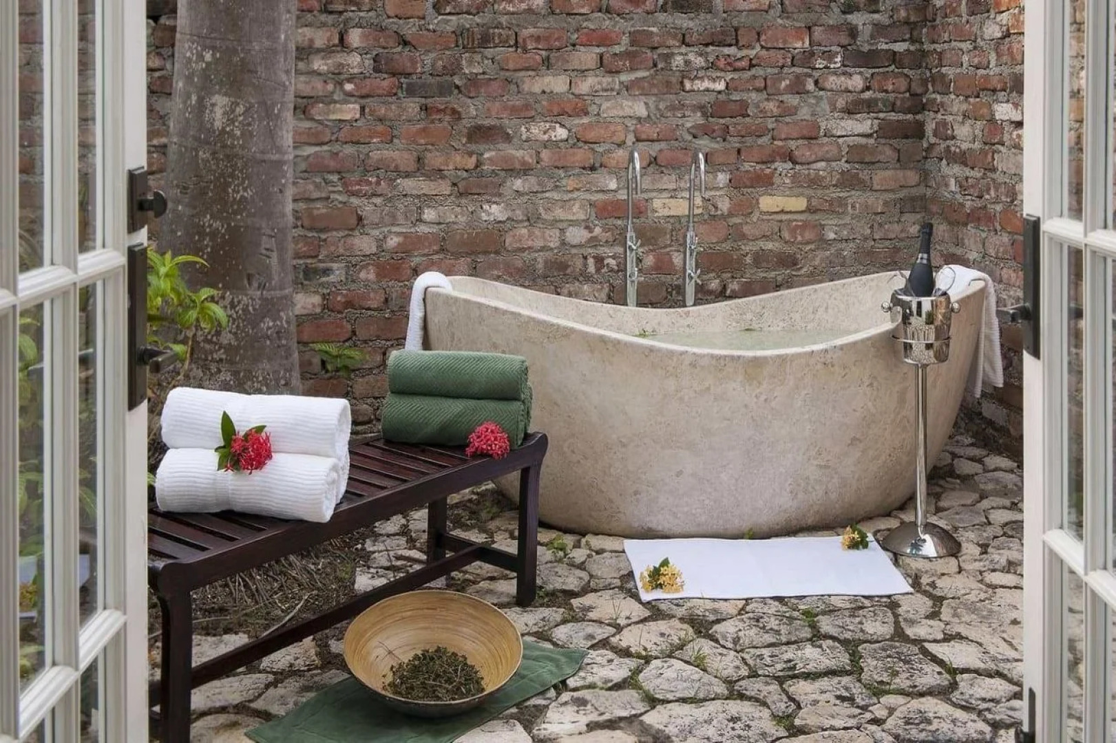 Отель Half Moon