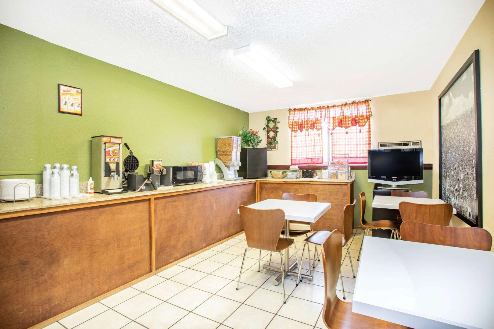 Super 8 by Wyndham Craig