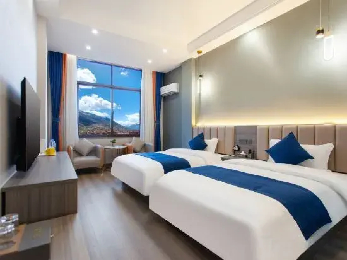 Xiduo Hotel （Ganzi Batang County Government Store）