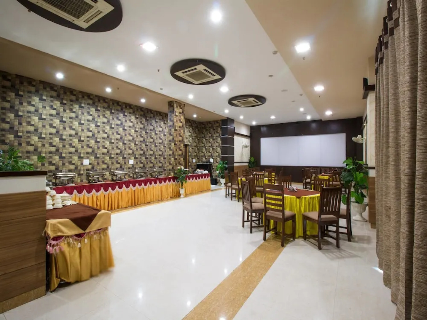 OYO 1903 Hotel Paras Inn