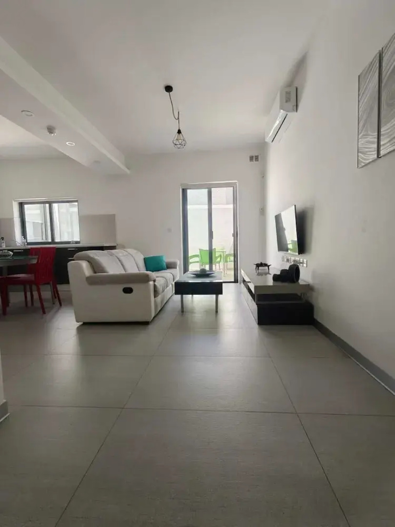 Twin Room with Laundry in Pembroke