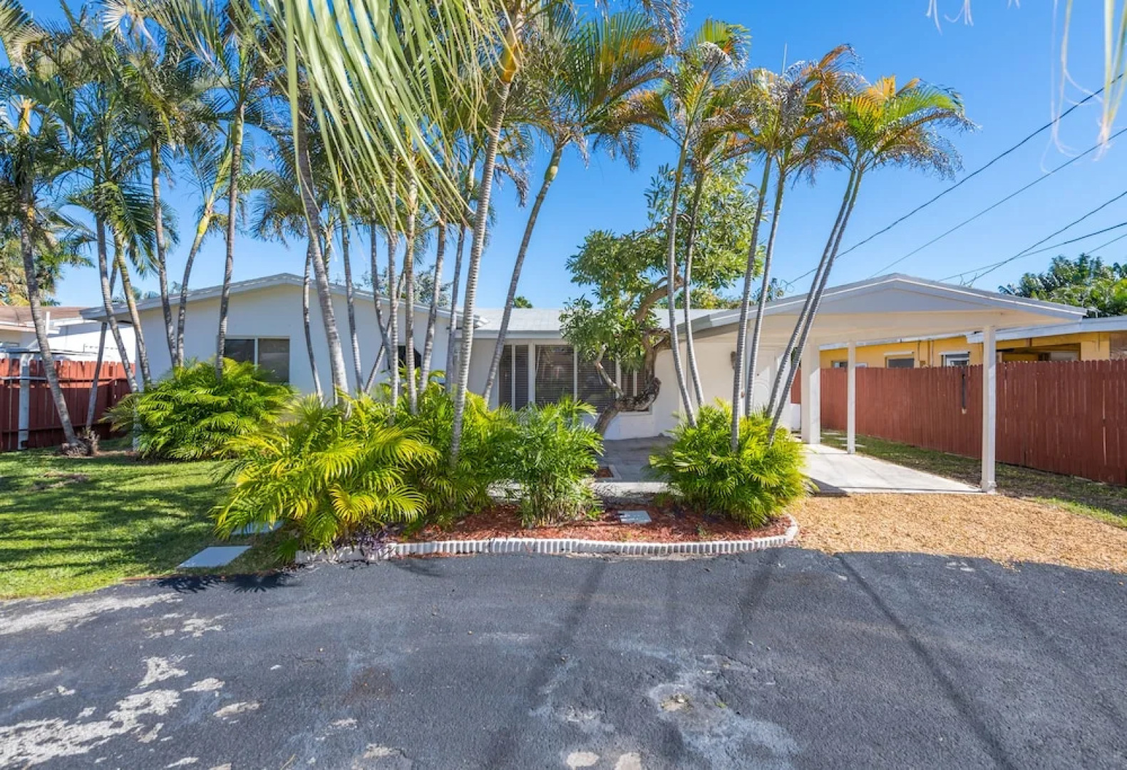 3658 NW 18th Ave Home 2 Bedrooms 2 Bathrooms Home