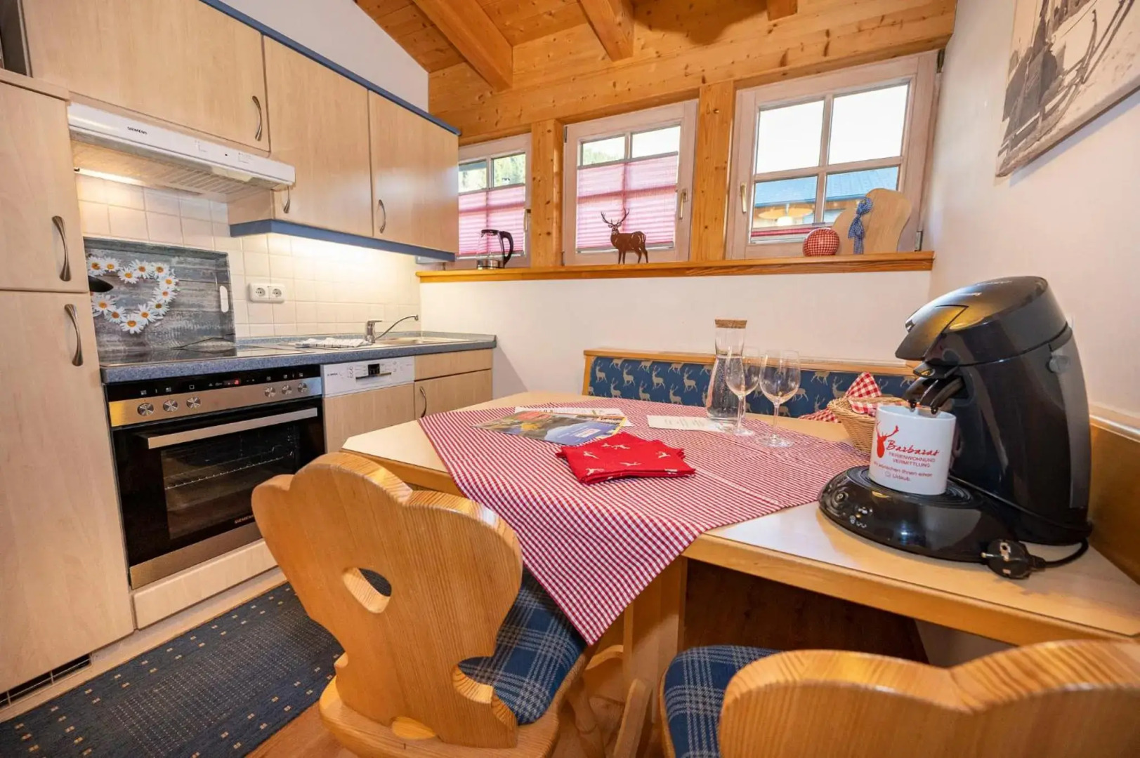 Gemütliche Ferienwohnung Bergwiese, 2-Raum, separates Schlafzimmer, schönen Balkon oder Terrasse, Komfort Ausstattung, ruhige Lage, kostenfrei WLAN, Sauna im Landhaus, Brötchenservice, Parkplatz kostenfrei, Hunde auf Anfrage, Tankstelle für E-Autos
