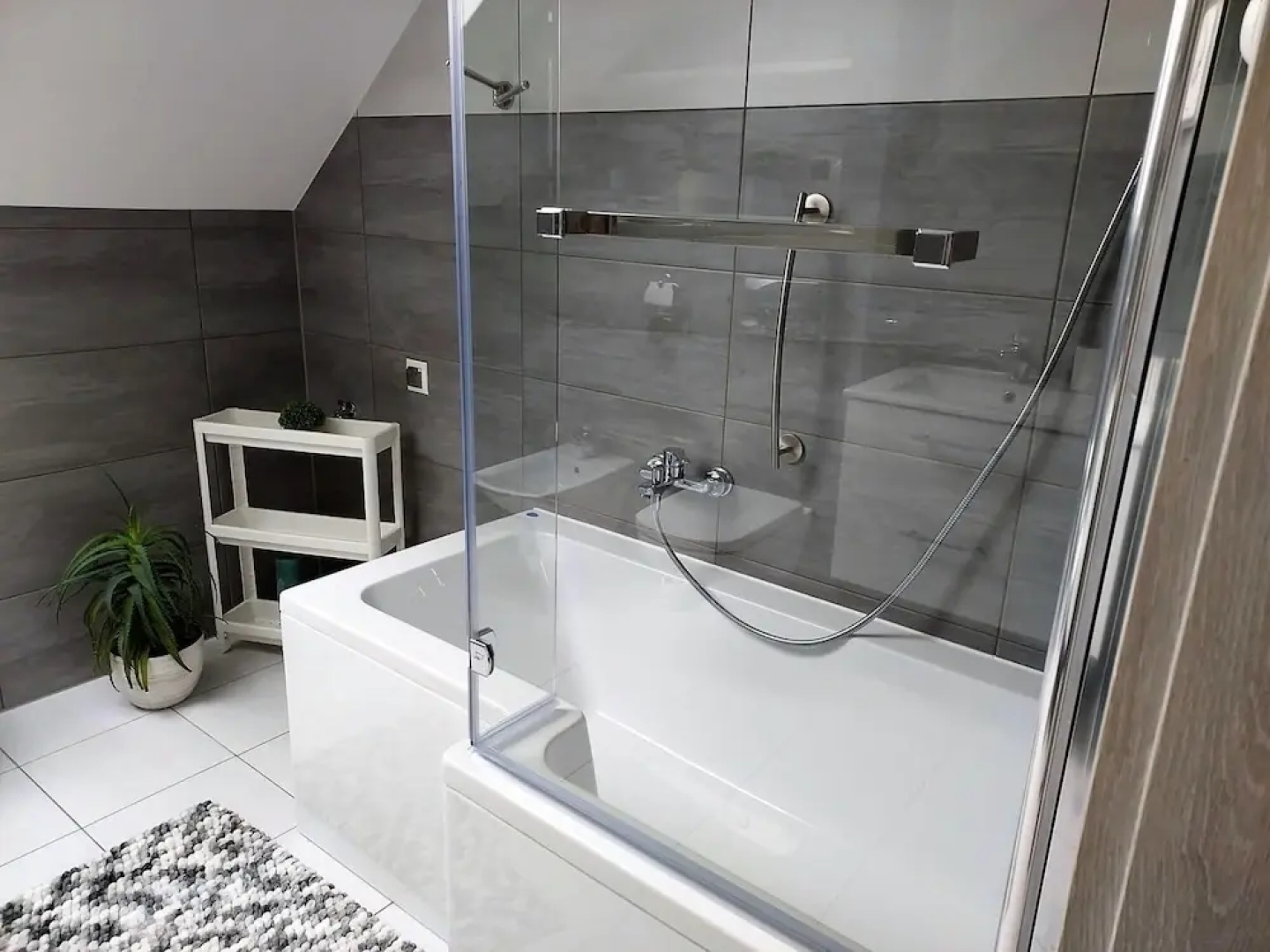 Apartment With a Swimming Pool in Stepniczka