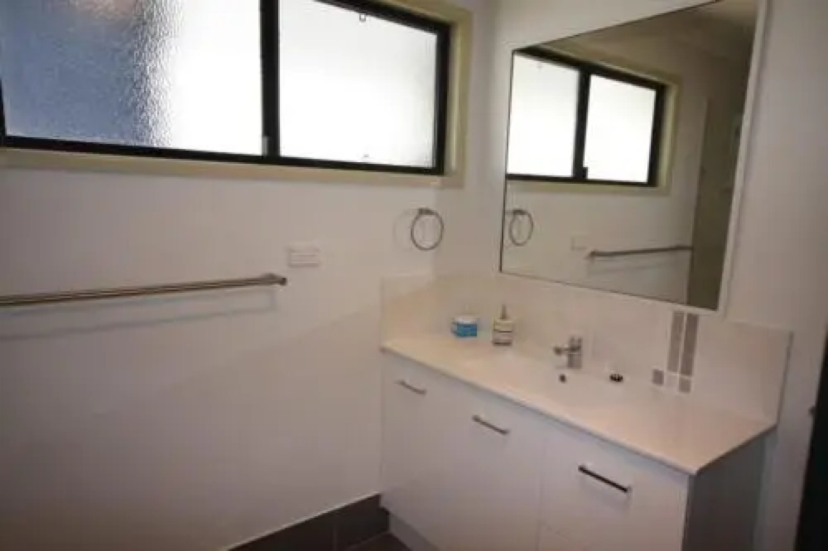 1 Naiad Court Lowset Family Home With Swimming Pool And Covered Deck. Pet Friendly