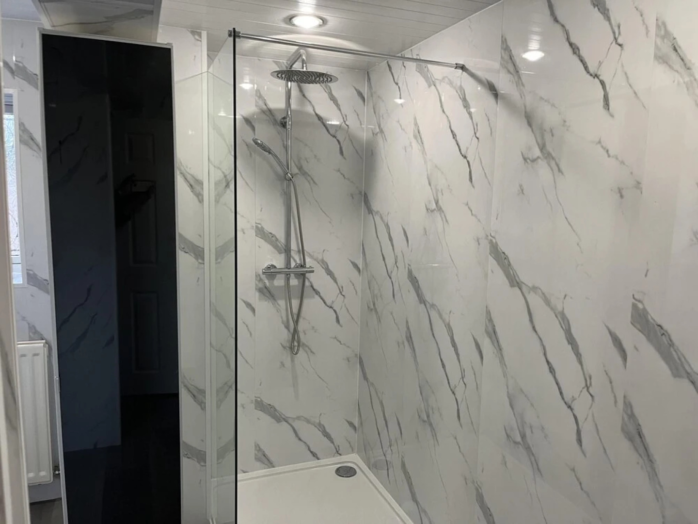 Blaydonburn - Sleeps 6 - Parking - Garden - Hottub