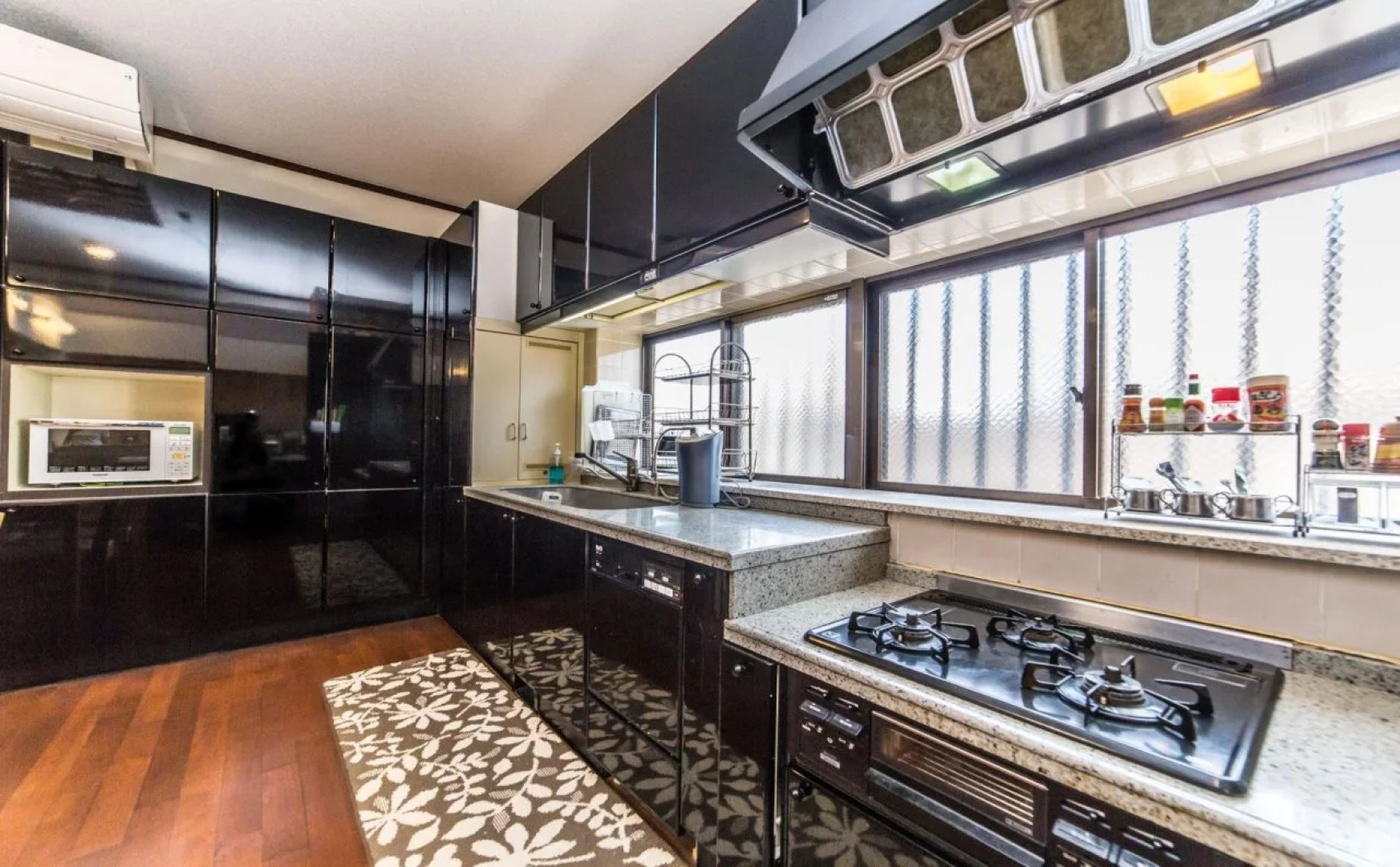 ALL FRIENDS - Hostel