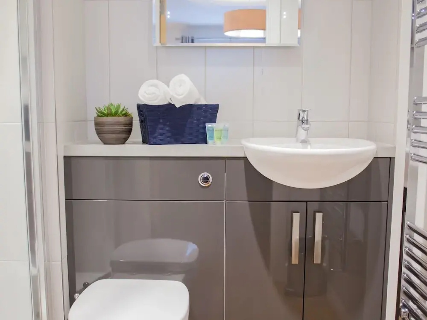 Henge House - Bluestone Apartment