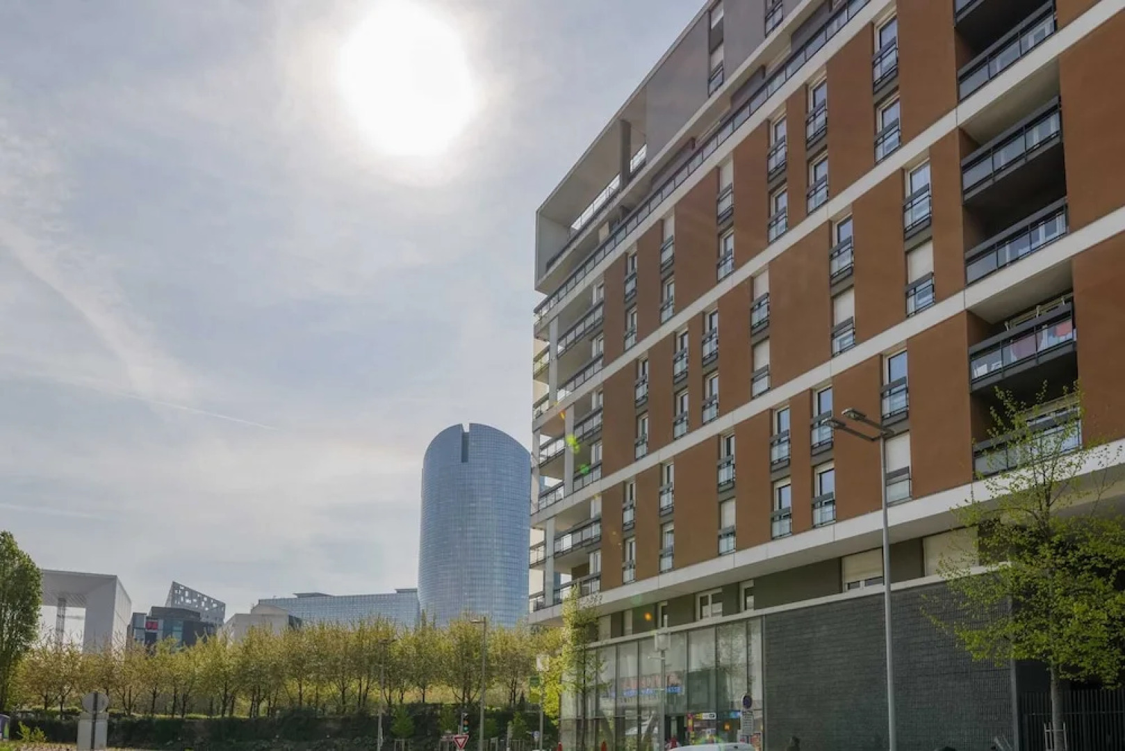 Spacious Apartment With Stunning View of Paris la Défense Fits up to 8