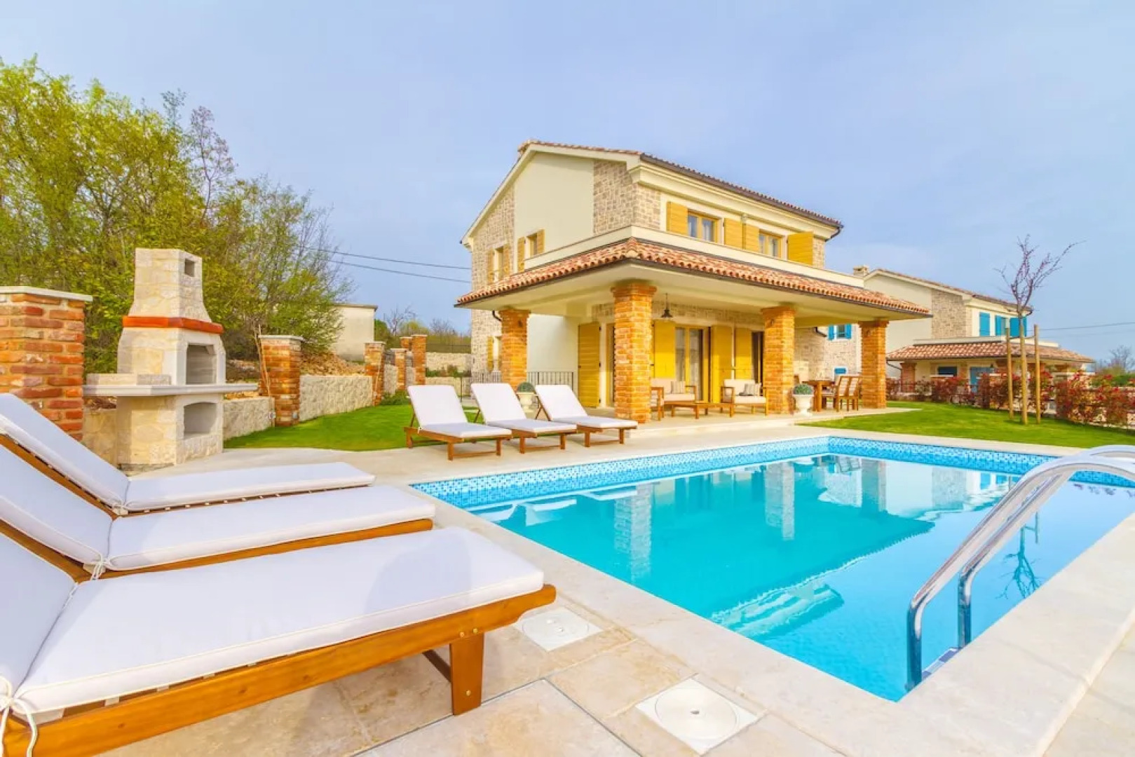 Luxury Villas Kras Ladies