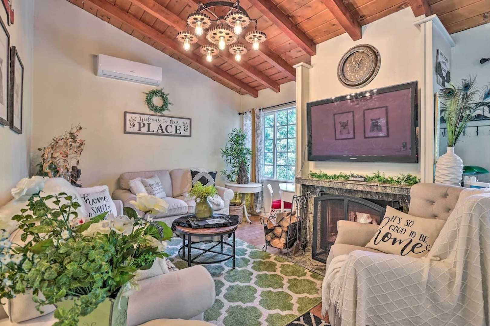 1 Mi to Lake Gregory: Boho Crestline Cabin