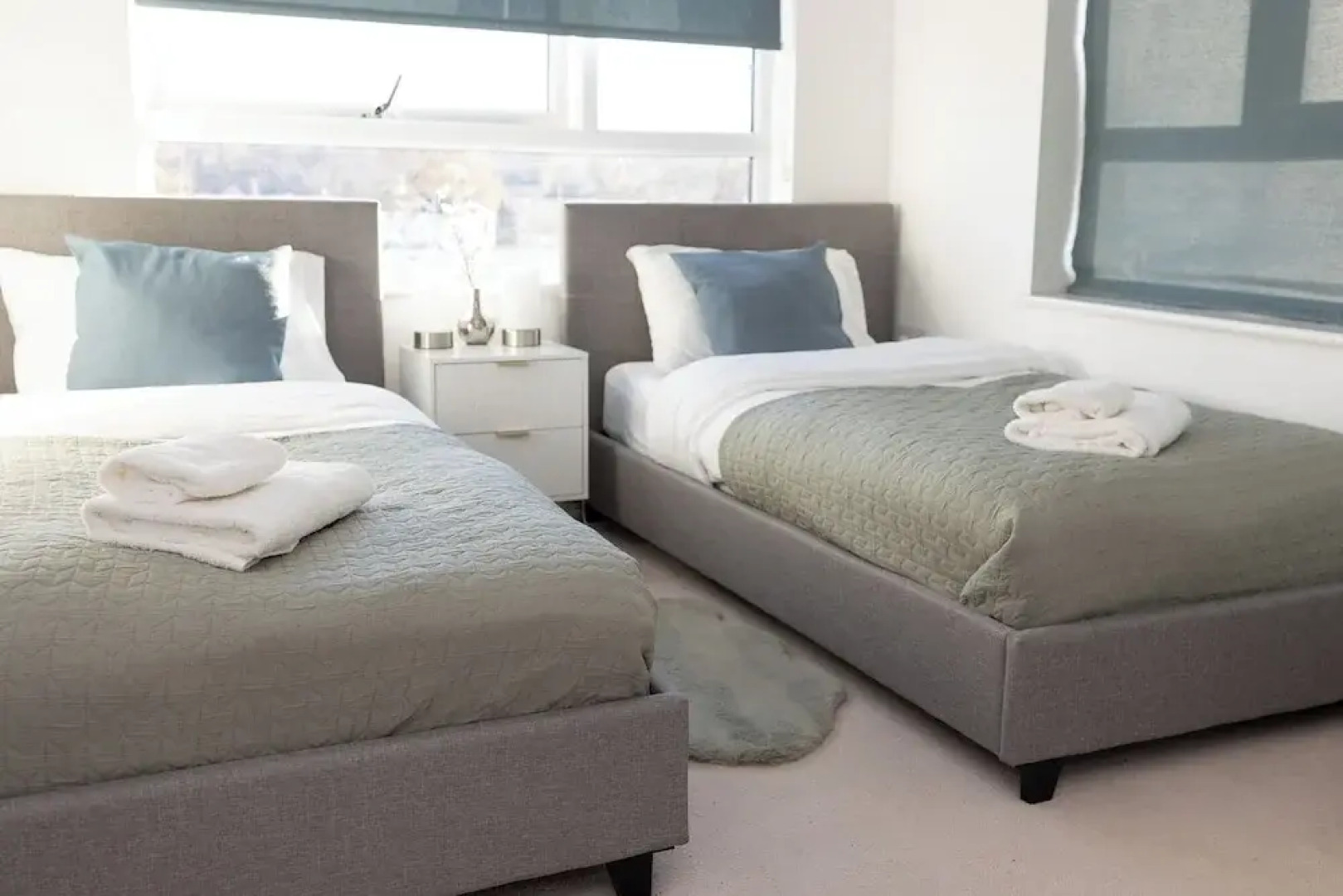 Stylish 2BR Apartment, Town Centre, Free Parking