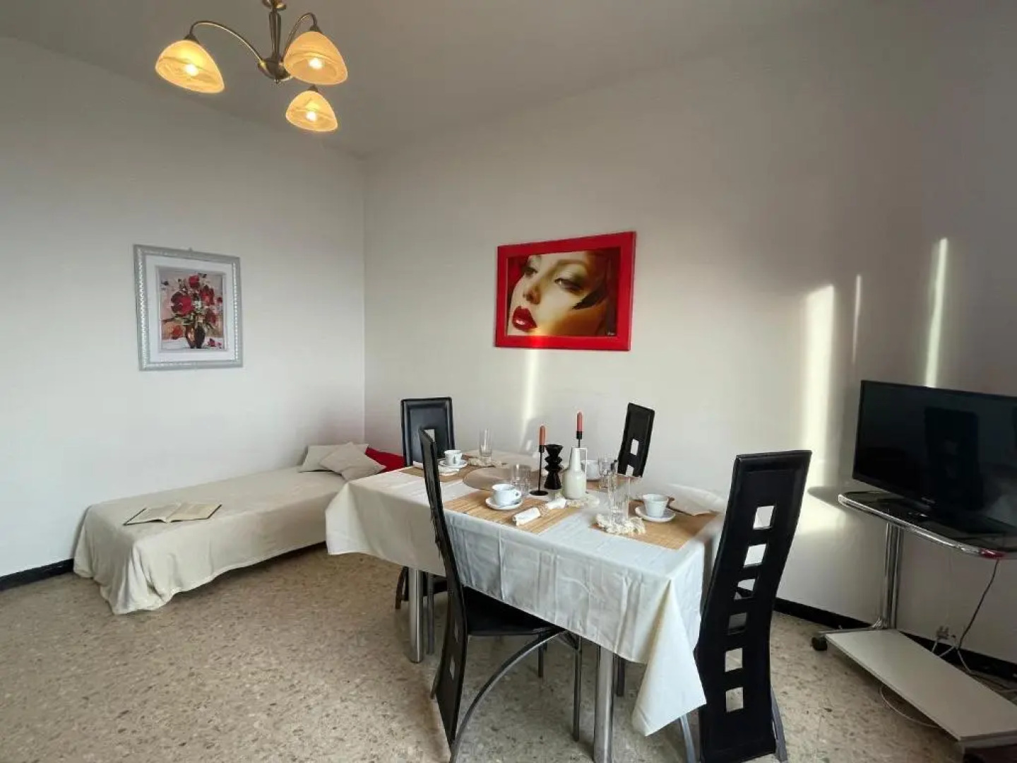 [Via XXV Aprile] 4 Locali - Di Fronte al Mare