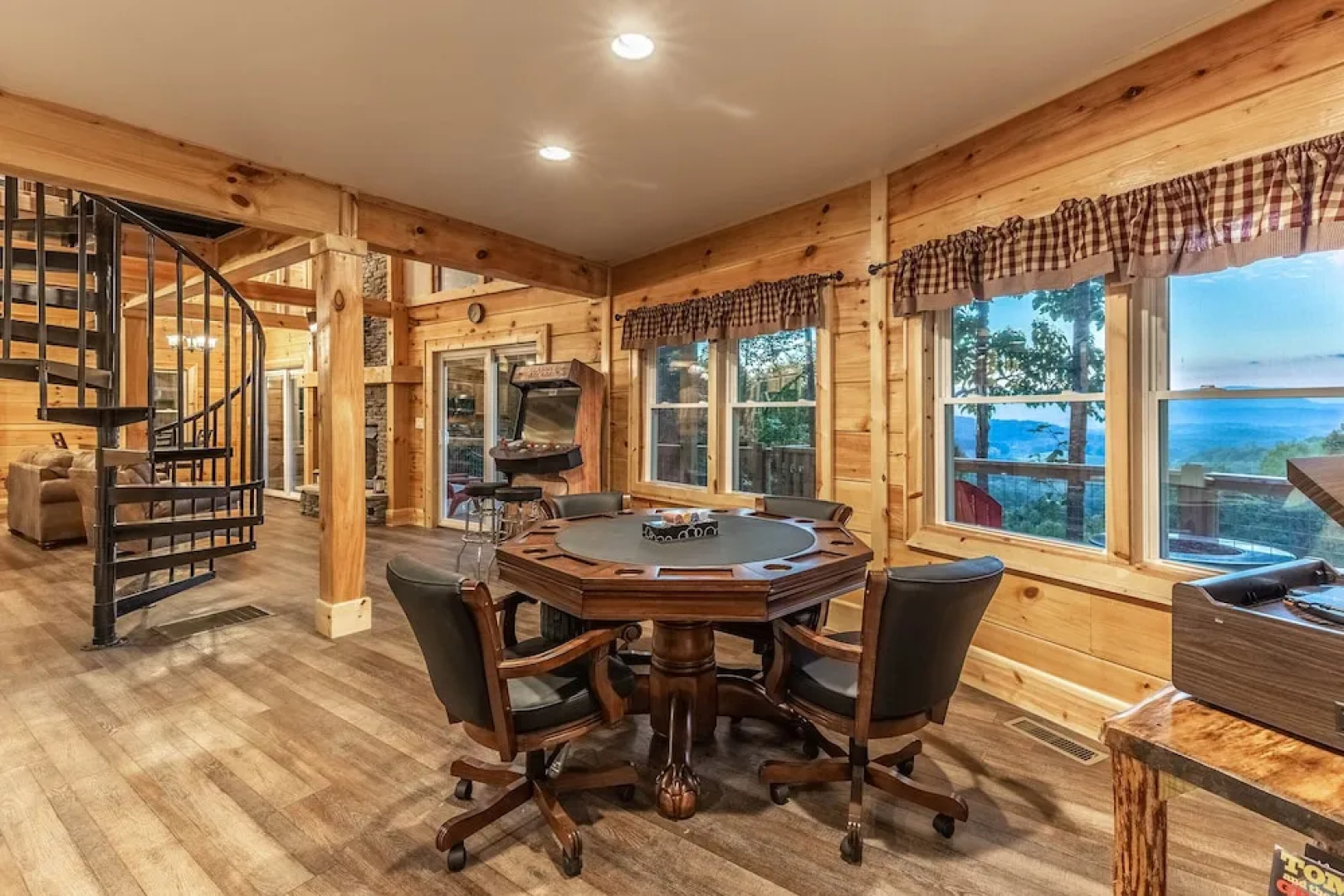 Stunning 2BR Cabin with Mountain Views