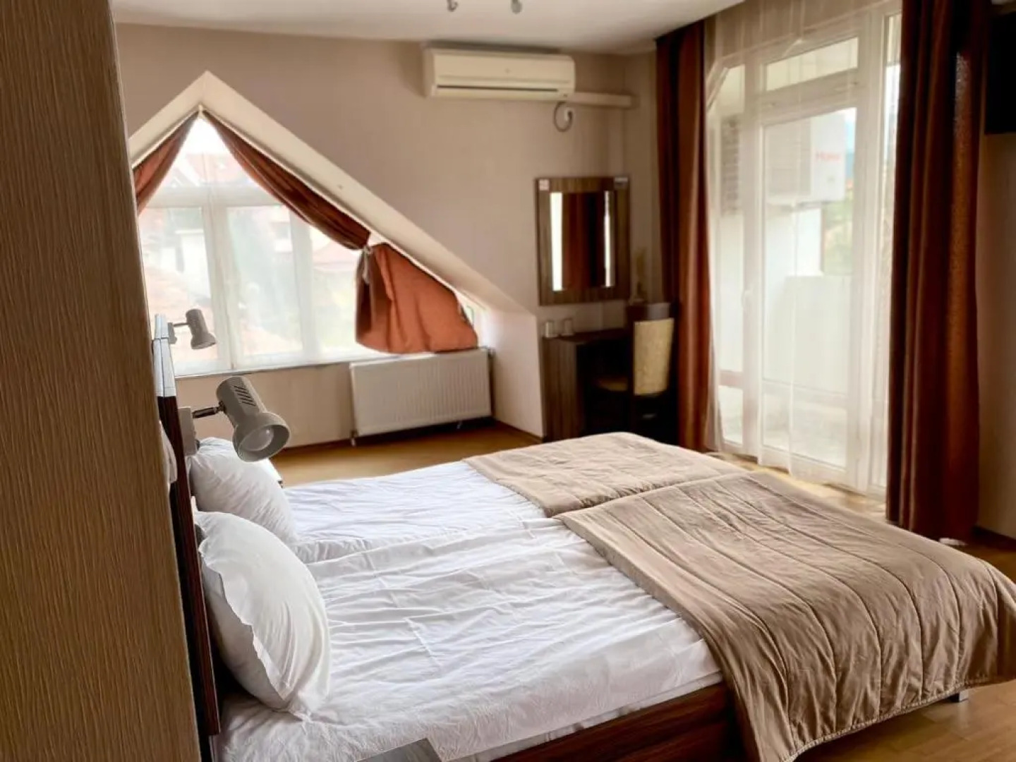 Ахат- къща за гости