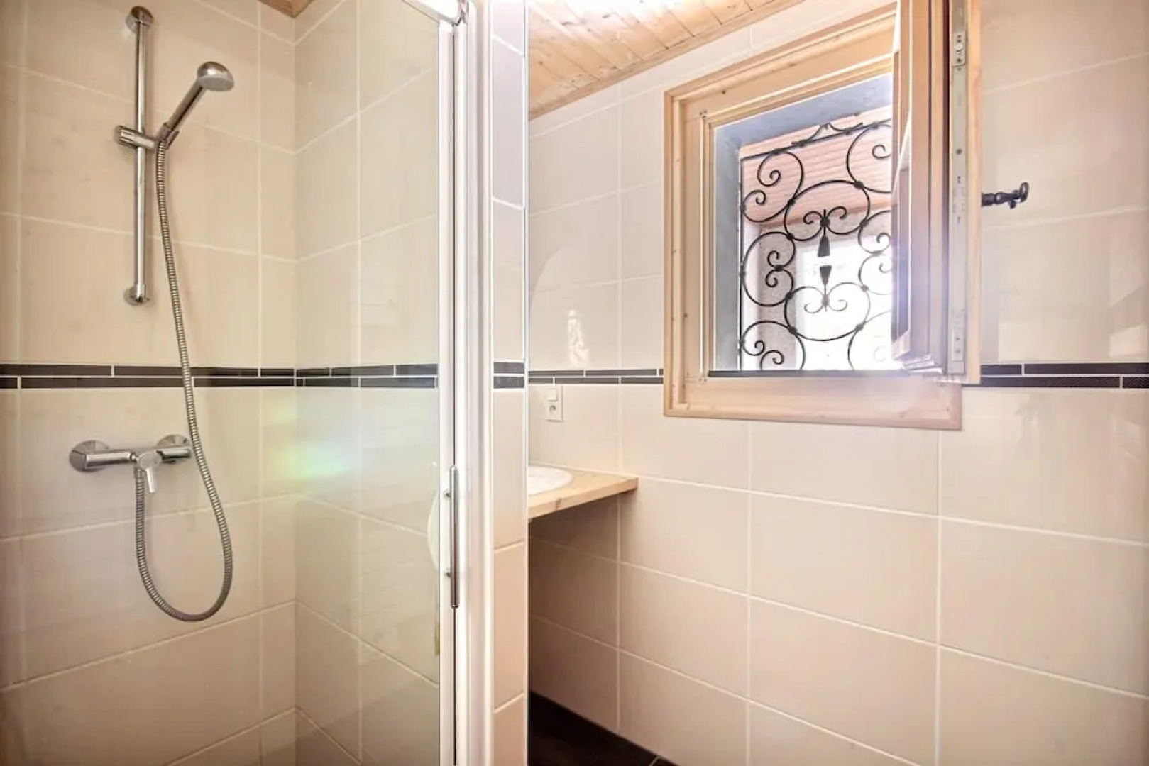 Chalet With 5 Bedrooms in St Jean D'aulps, With Wonderful Mountain Vie