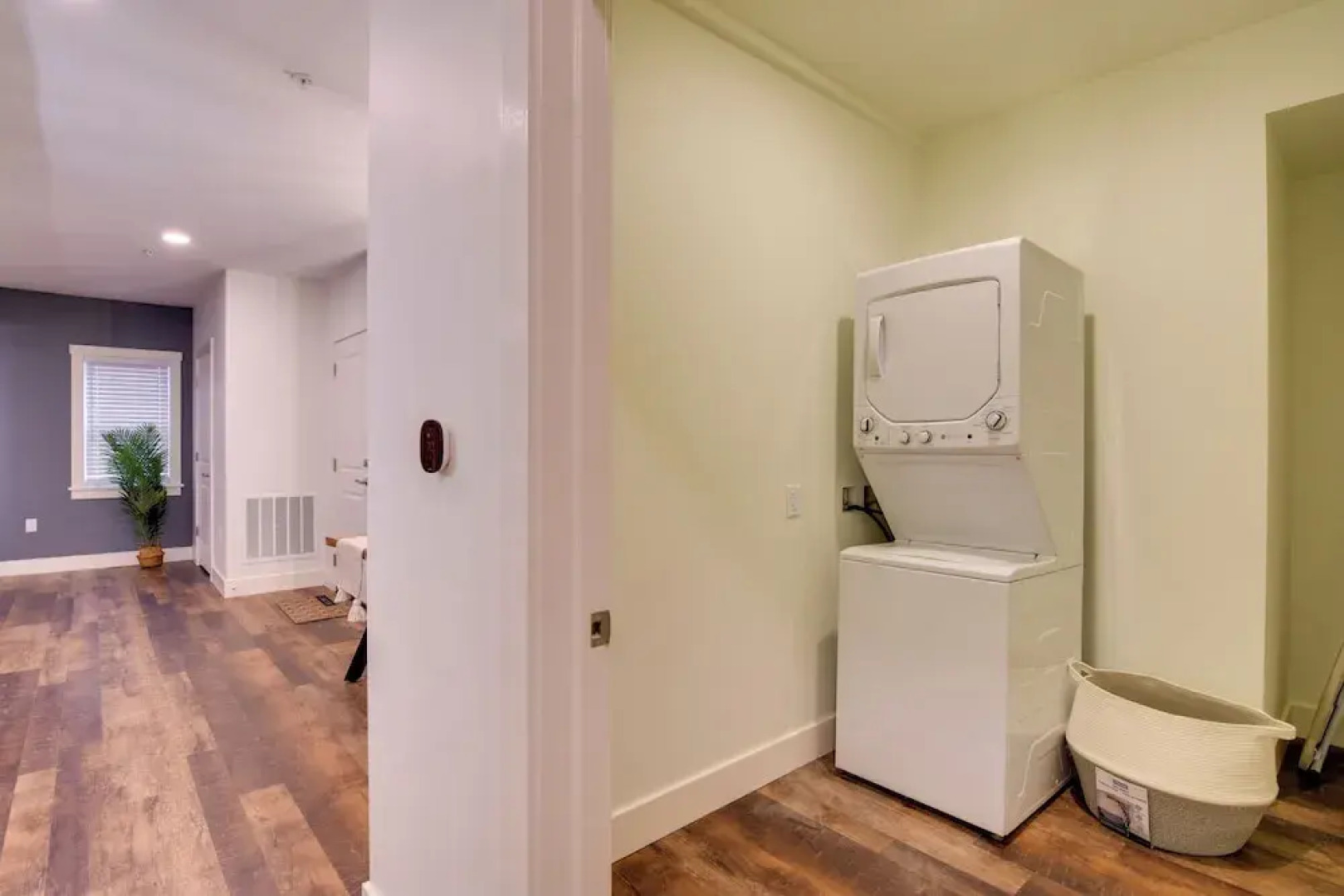 Walk to Lititz Springs Park: Dtwn Apt!