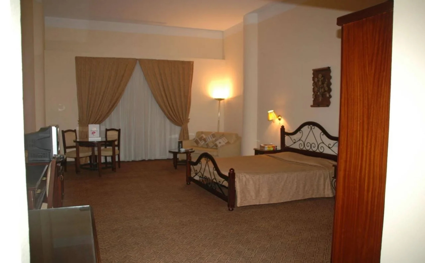 Down Town Alexandria Hotel