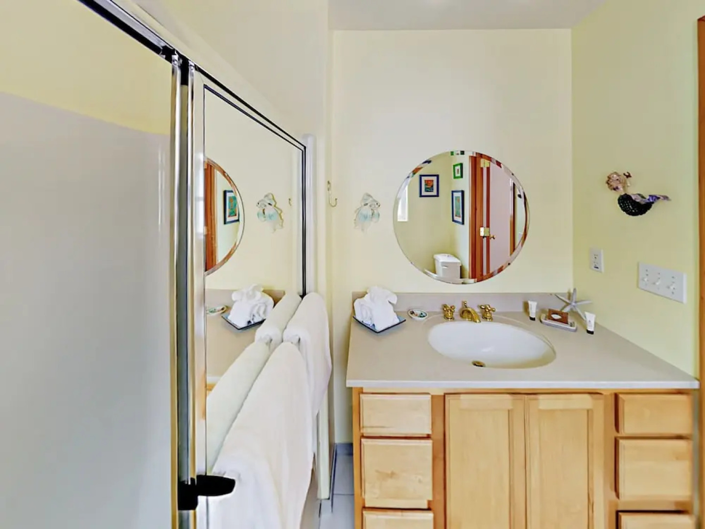 4br W/ Deck - Steps To The Beach! 4 Bedroom Home