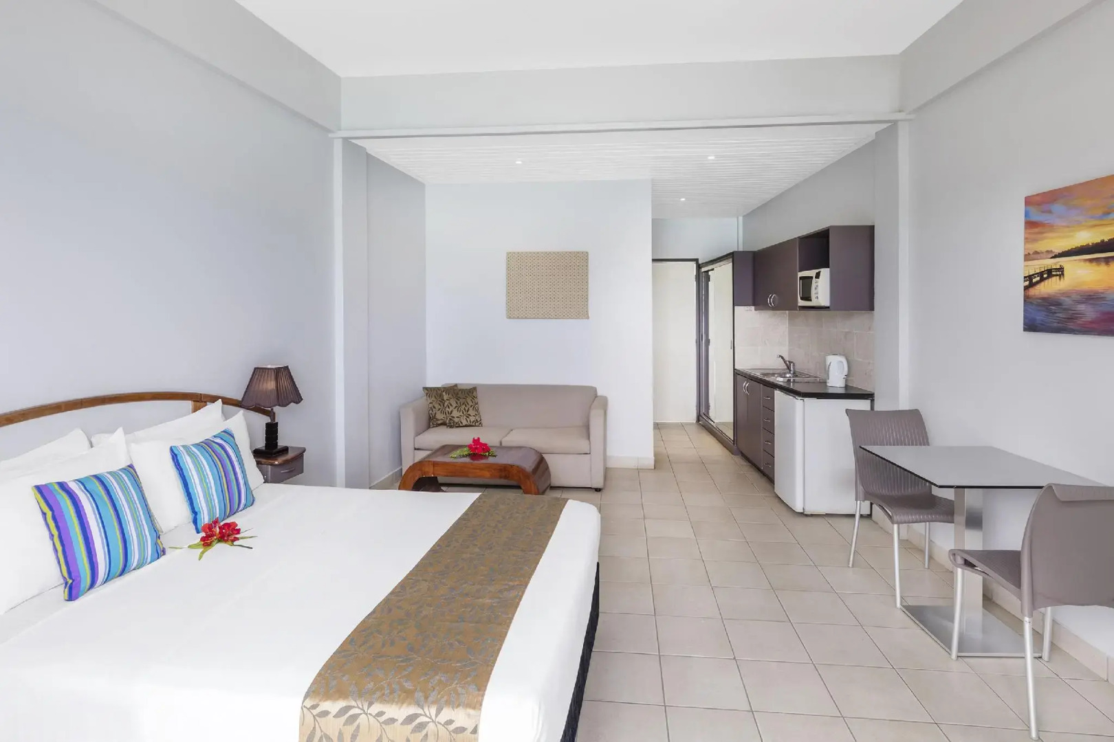 Chantilly's On The Bay