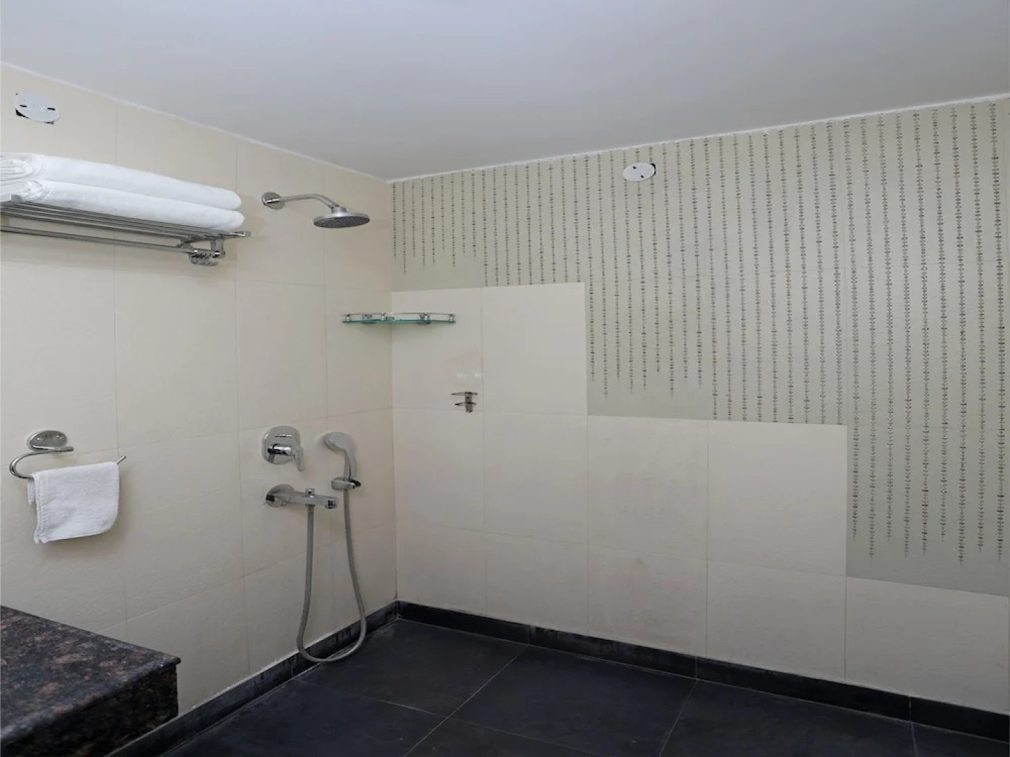 OYO 11061 Hotel Awesome