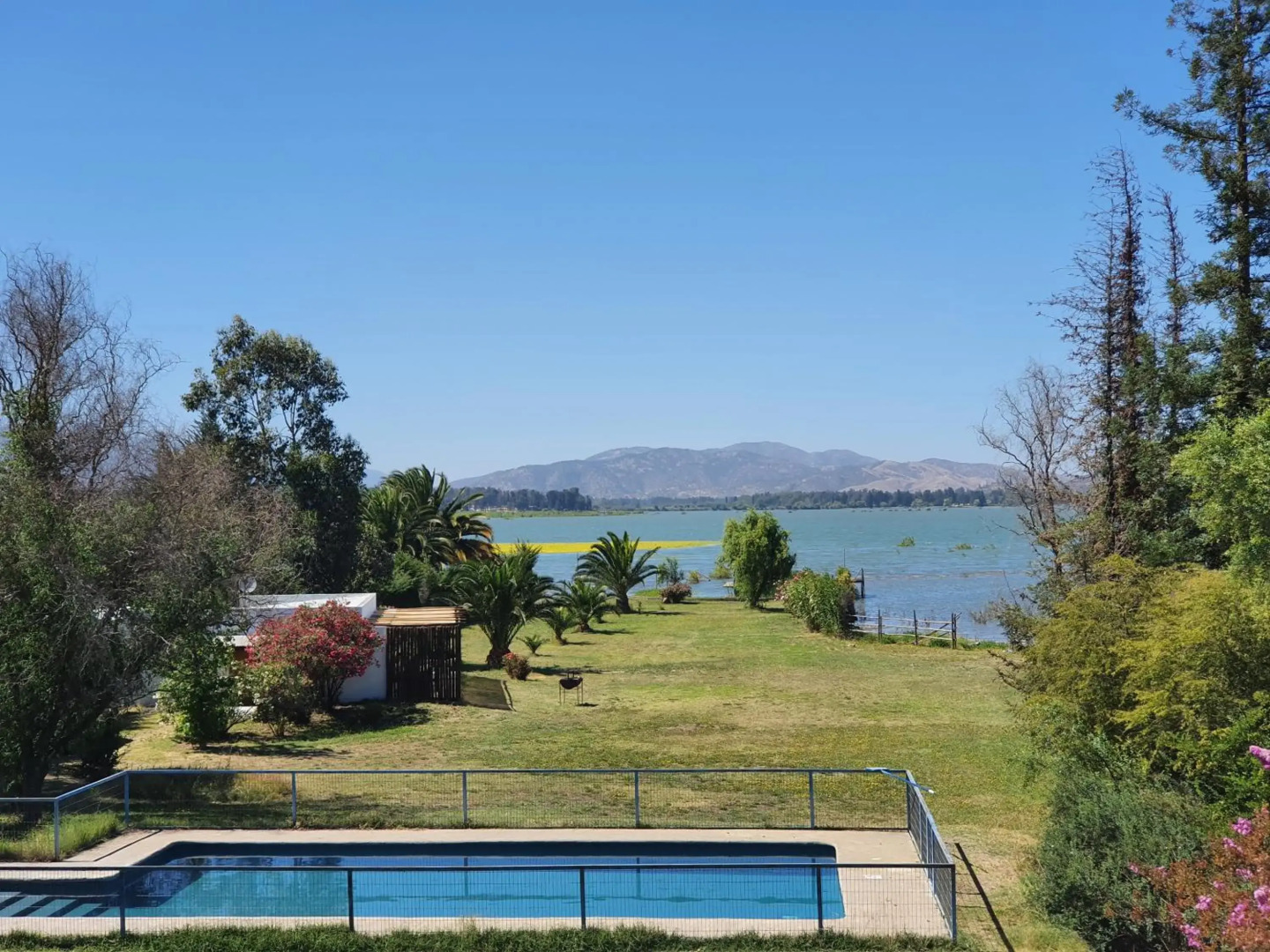 Parcela de 3 hectáreas con orilla de Lago