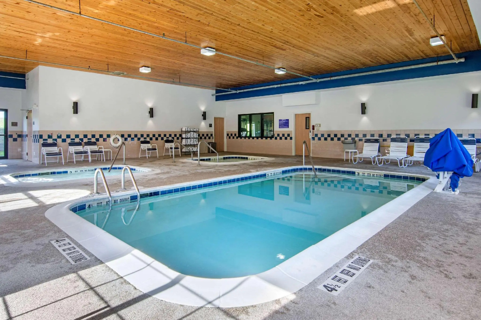 Comfort Inn & Suites Milford / Cooperstown
