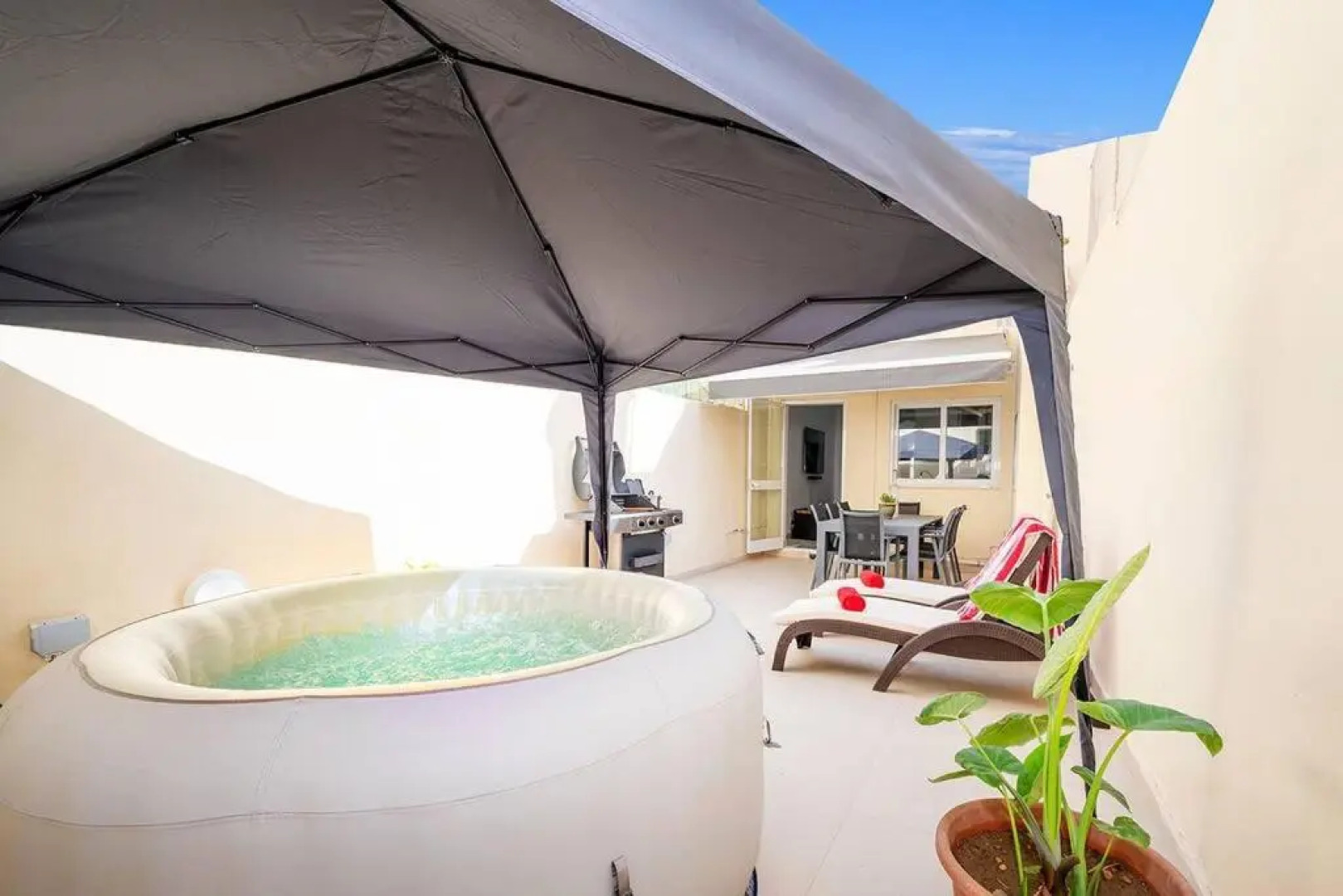 Traditional 3 bedroom home with hot tub (NEW)