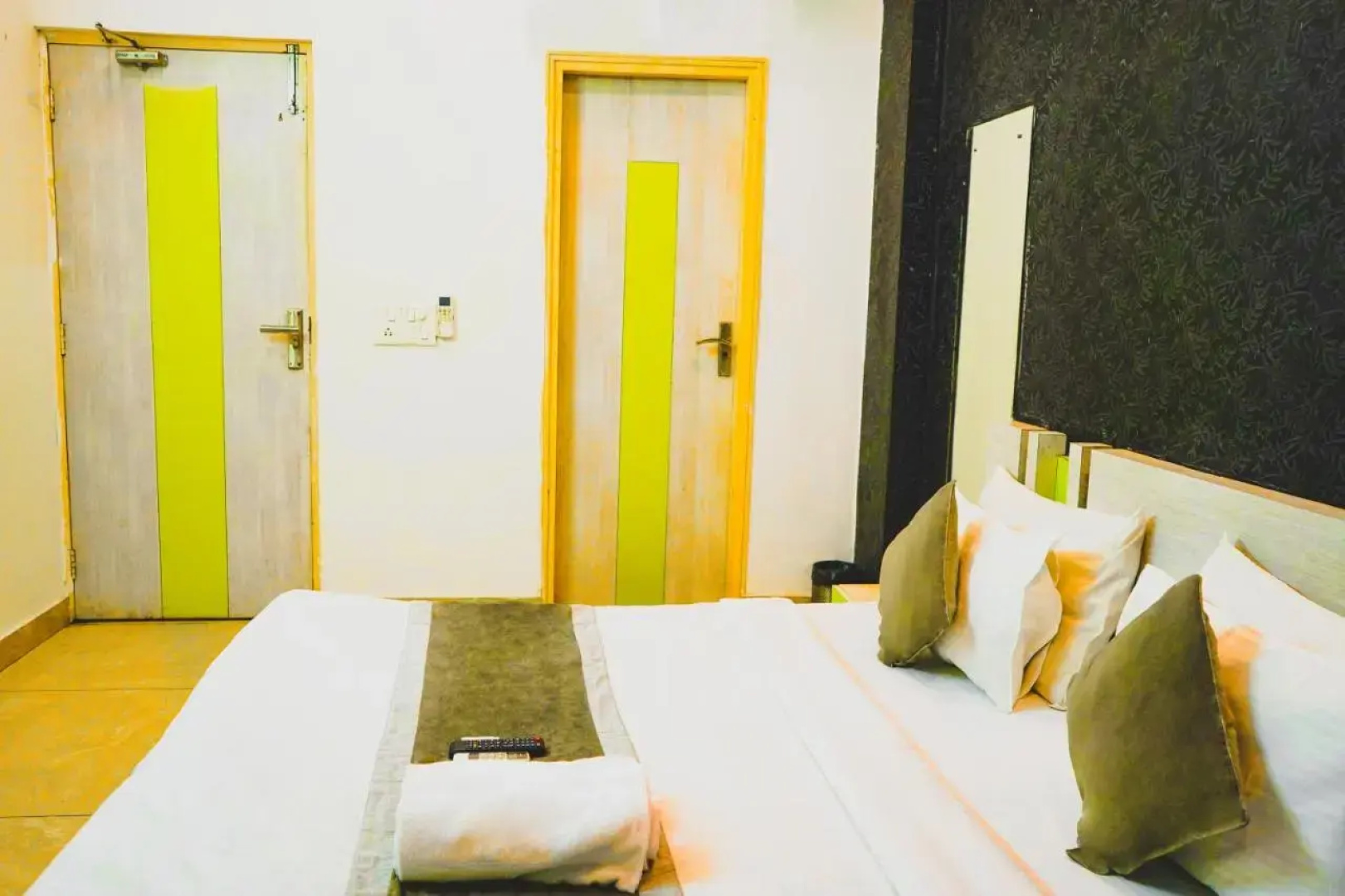Hotel Cladis - Noida Sector 15 by OYO