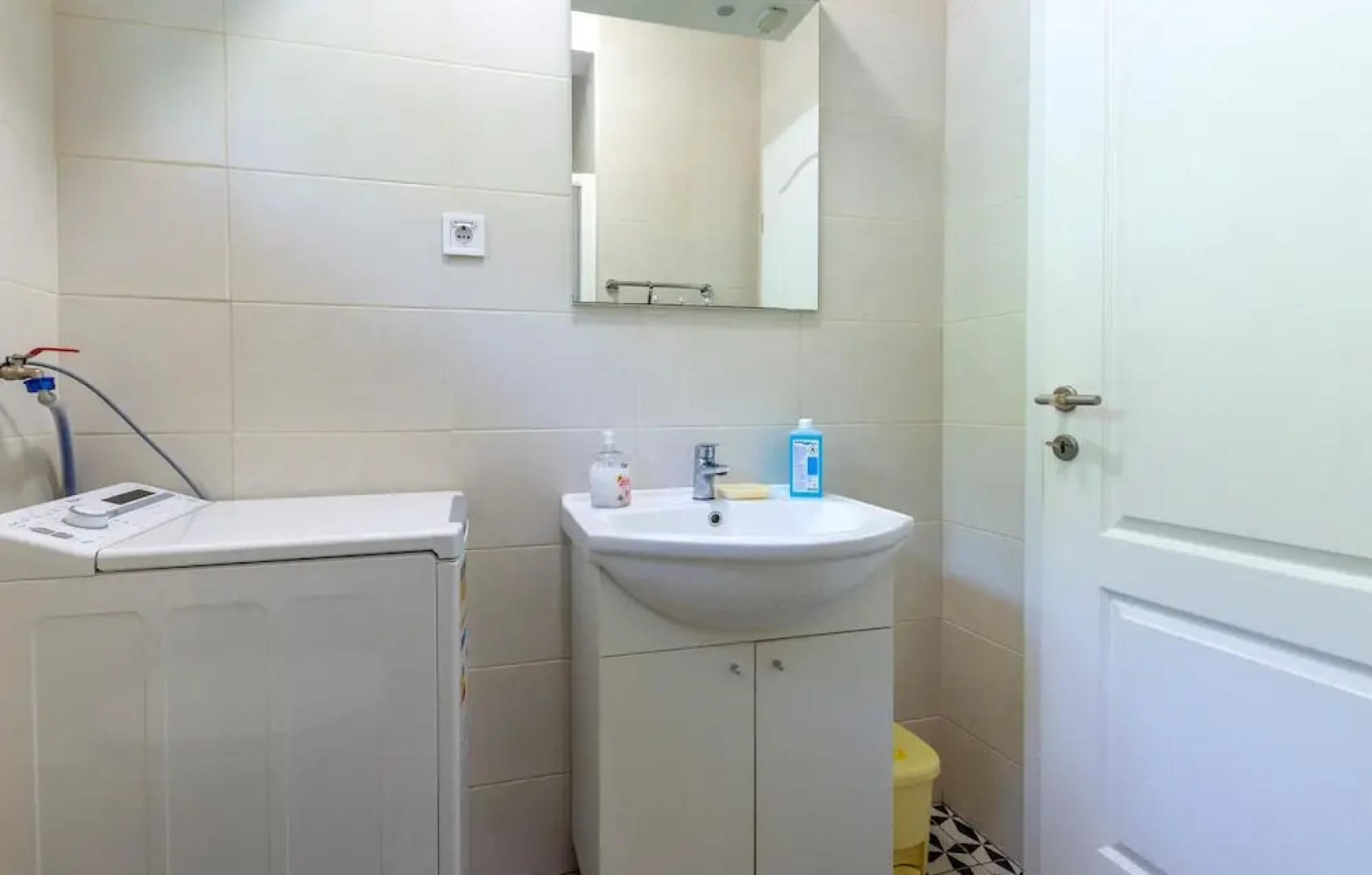 Beautiful Home in Sucuraj With Wifi and 2 Bedrooms