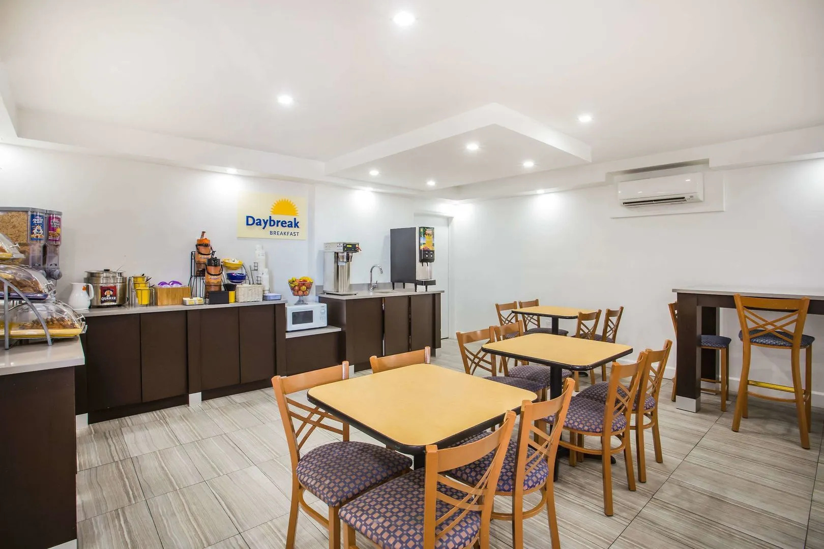 Arya Blu Inn & Suites