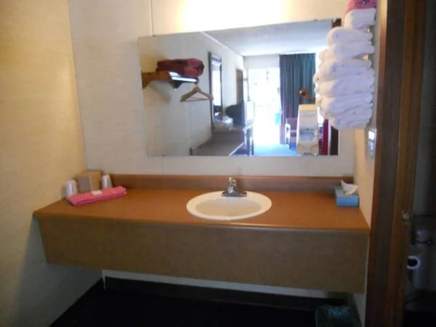 Colonial Mountain Inn