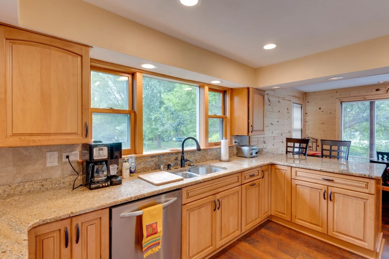 Beautiful Lake Geneva Home ~ 3 Mi to Riviera Beach