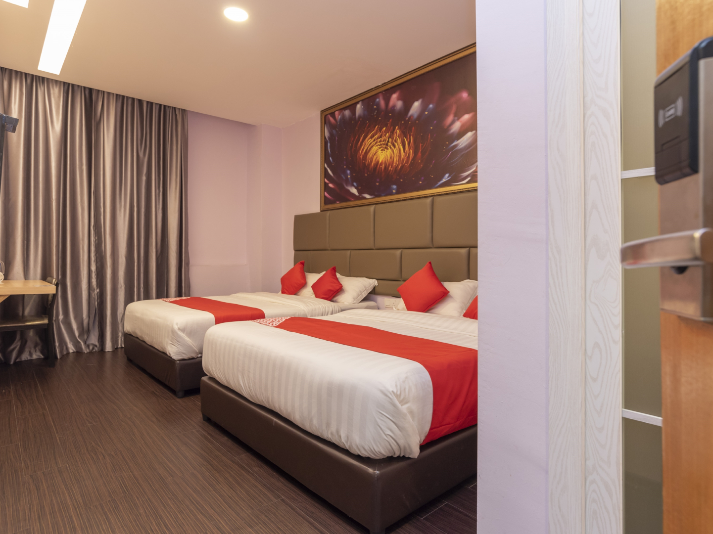 OYO 89423 Zenz Hotel