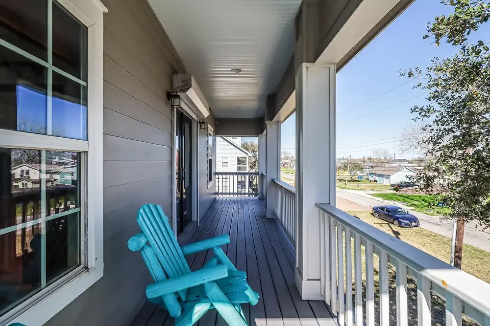 The James Pearl 4 Bedroom Home by RedAwning