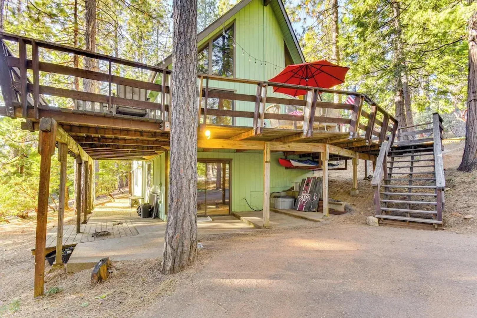 4 Mi to White Pines Lake: Quiet Cabin w/ Fire Pit