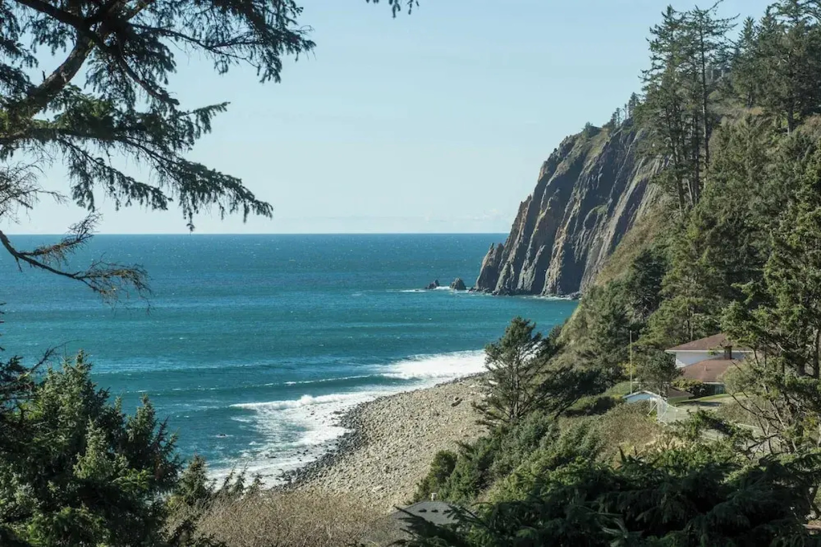 The Purcell House by Avantstay Surrounded in Lush Greenery w/ Large Yard & Ocean Views