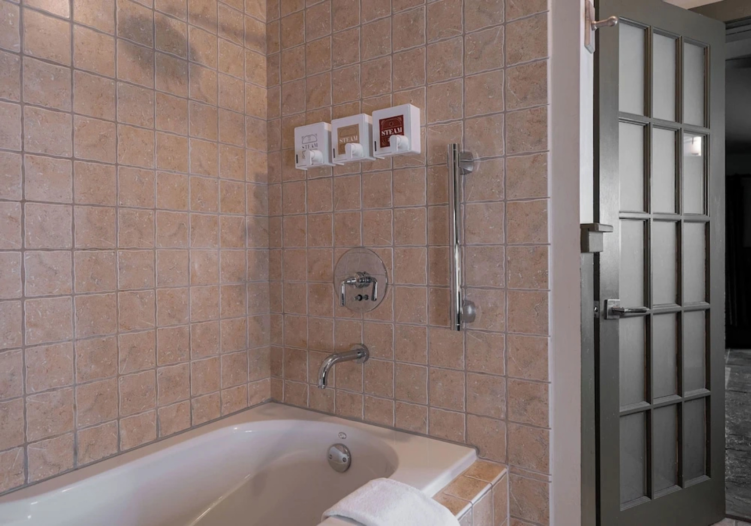 Highland Haven Creekside Inn