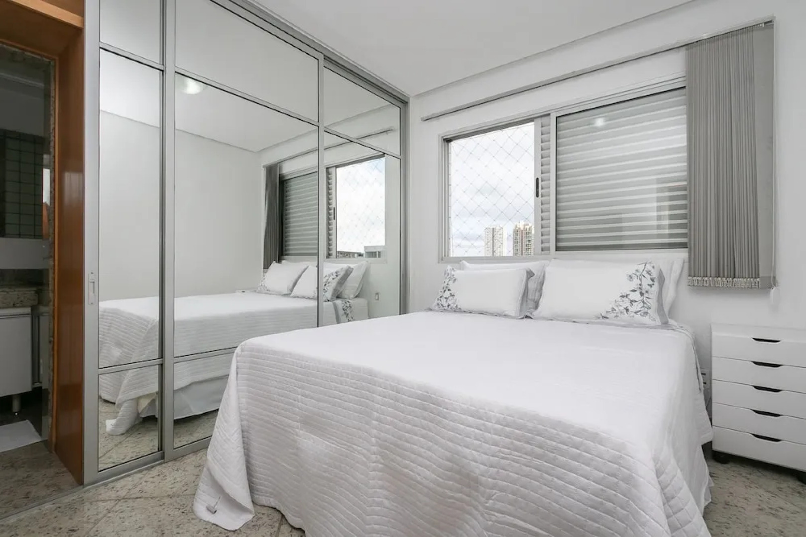 2 quartos no Vila da Serra