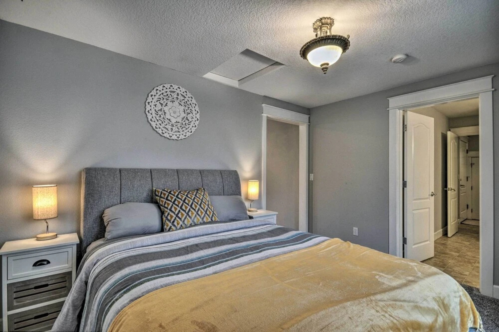 Chic Battle Ground Apartment ~ 18 Mi to Vancouver!