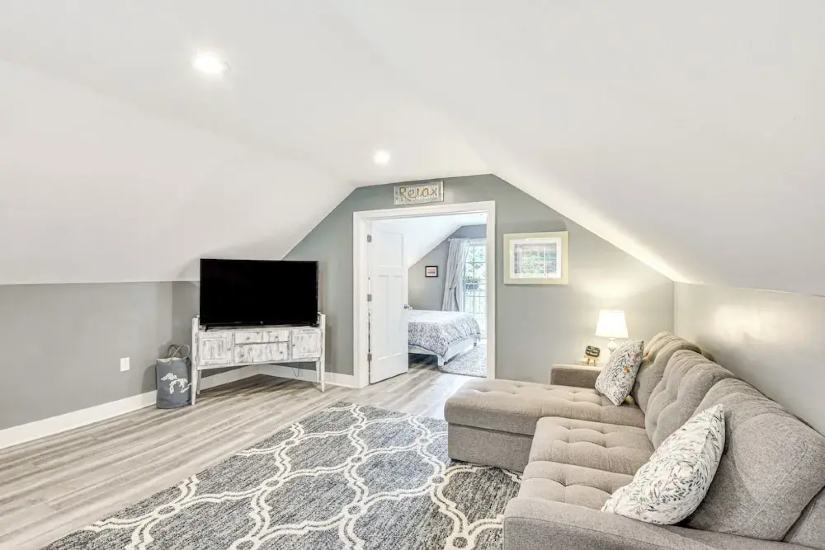 Benton Harbor Apt w/ Balcony + Fire Pit