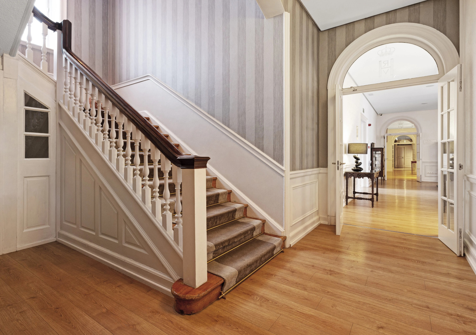 Отель Catalonia Reina Victoria