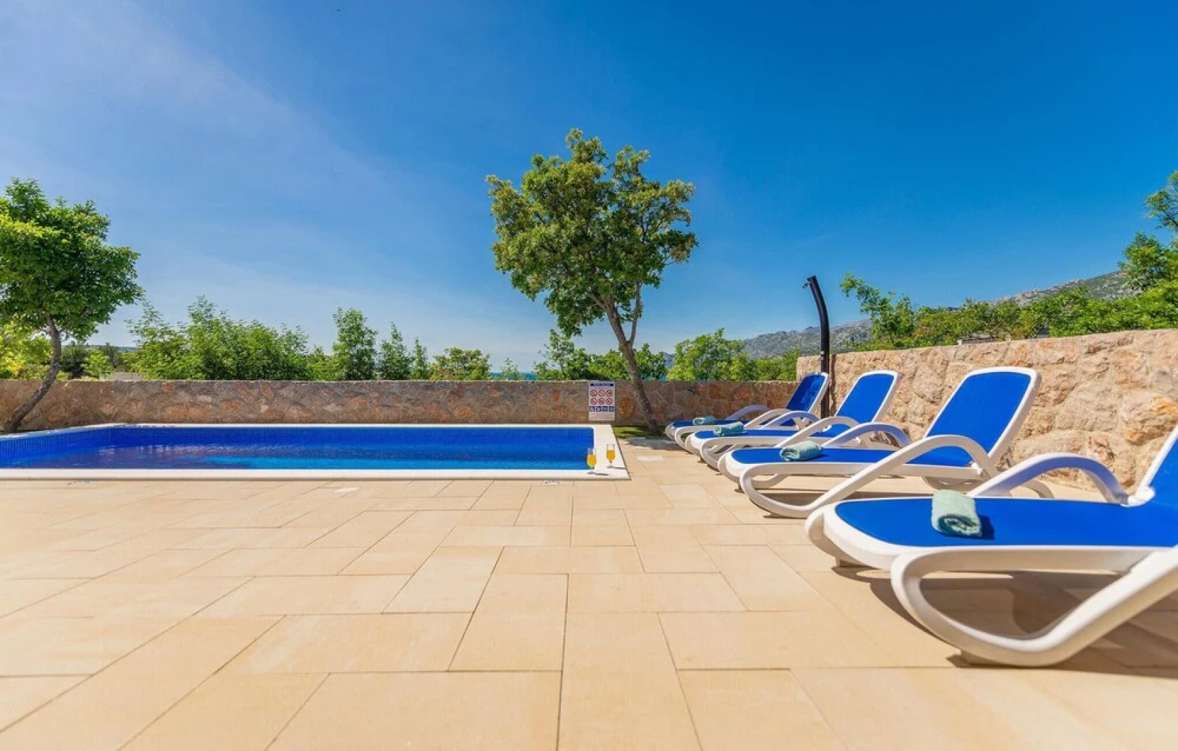 Nice Home in Rovanjska With 4 Bedrooms, Wifi and Outdoor Swimming Pool